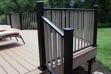 Low maintenance advantages of durable powder coated finish; Aluminum Deck Railing | Dock Railing | Wahoo Rail