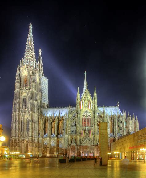 Der kölner dom ist eine sehr große _, auch kathedrale genannt. Kölner Dom : evilbuildings