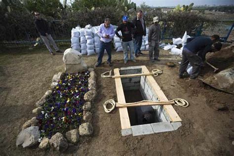 Body Of Israels Ariel Sharon Lies In State 4 Cn