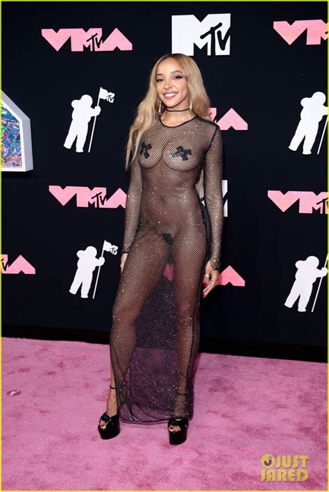 Tinashe Wears Most Daring Look Yet Goes Nearly Naked On Mtv Vmas My
