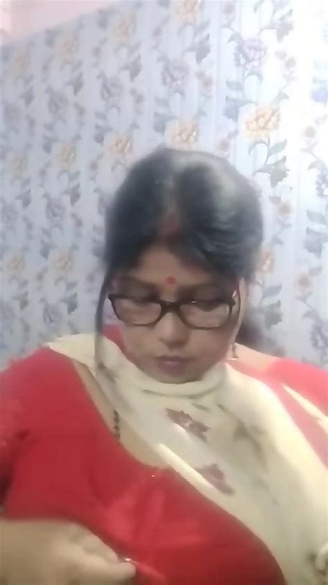 Indian Hot Mature Aunty Shows Her Big Boobs Eporner