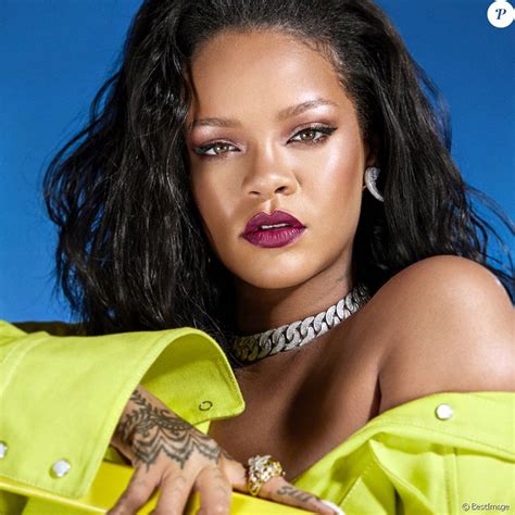 Rihanna Pose Pour La Campagne De Pub De Sa Marque De Cosmétiques Fenty