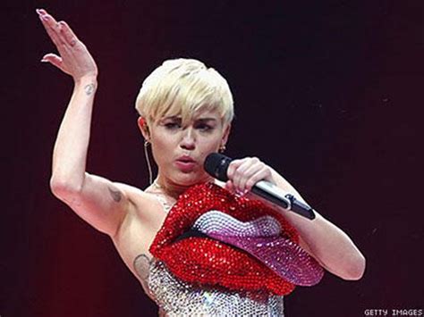 Dominican Republic Cancels Miley Cyrus Concert Because She Promotes Lesbian Sex