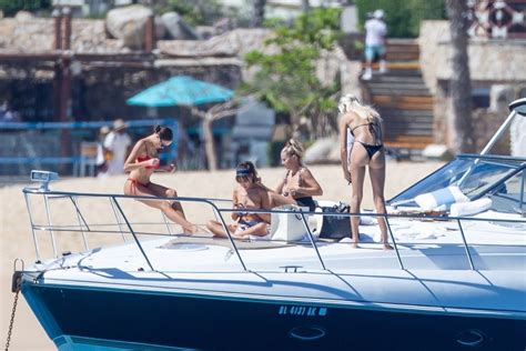 Olivia Culpo Showed Off Nude While Chatting On Board 25 Photos The