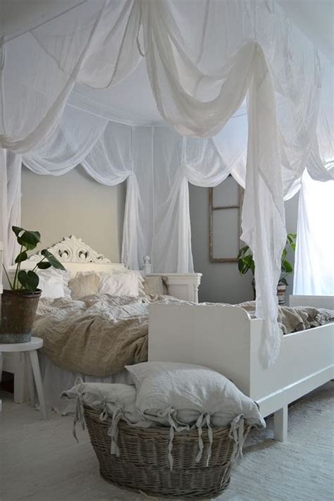 It can bring romantic, glamorous, and perhaps a bit showy feeling to your bedroom. 50 Romantic Bedroom with Canopy Beds | Shabby chic ...