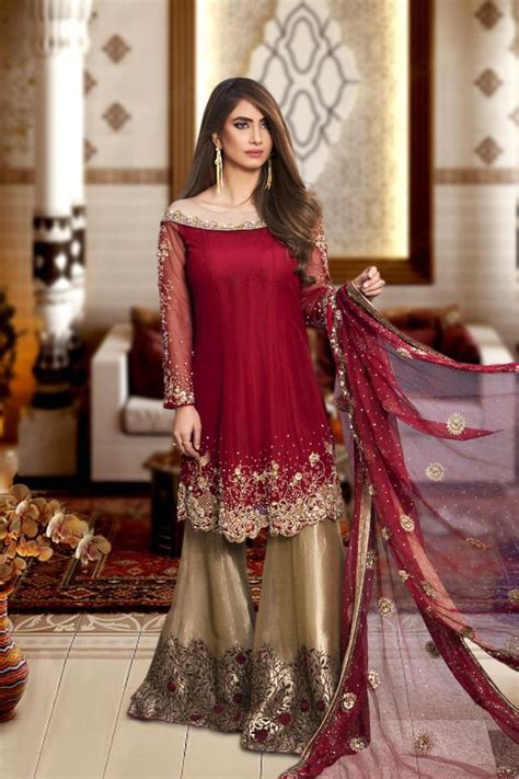 You can also find these dressing up in a saree is something every woman finds exciting, and more so if it's to a party. Pakistani Party wear | Pakistani bridal dresses, Pakistani ...