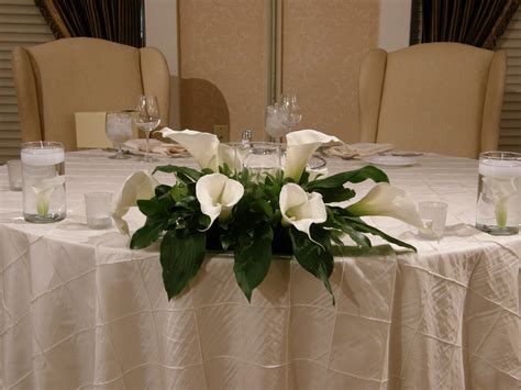 Classic Elegance With Calla Lilies On This Sweetheart Table Calla