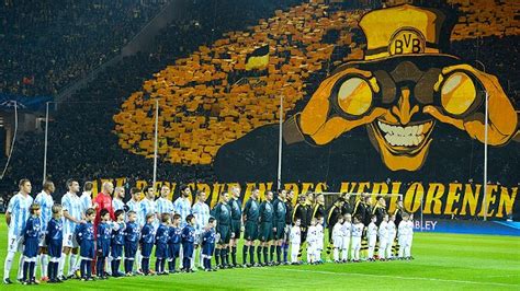 By fans of the yellow wall for fans of the yellow wall. Intimidation at its finest. Borussia Dortmund's "Yellow Wall" : pics