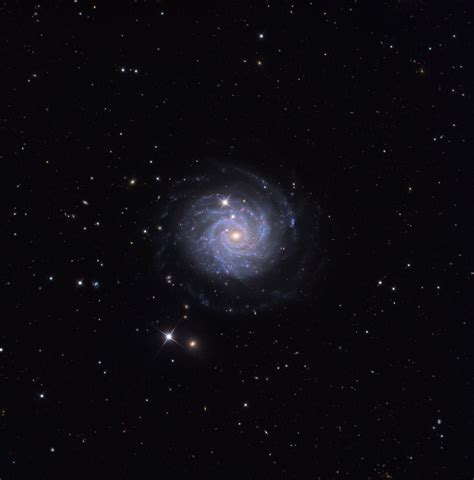 Спиральная галактика с перемычкой в созвездии рак (ru); NGC 3344 - a relatively isolated barred spiral galaxy ...