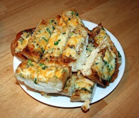 2 tbsp olive oil 1 tsp garlic paste pizza seasoning plain bread loaf 1 & 1/2 cup grated mozzarella cheese 1/2 onion (finely chopped). {Pioneer Woman Garlic Cheese Bread} | Garlic cheese bread ...