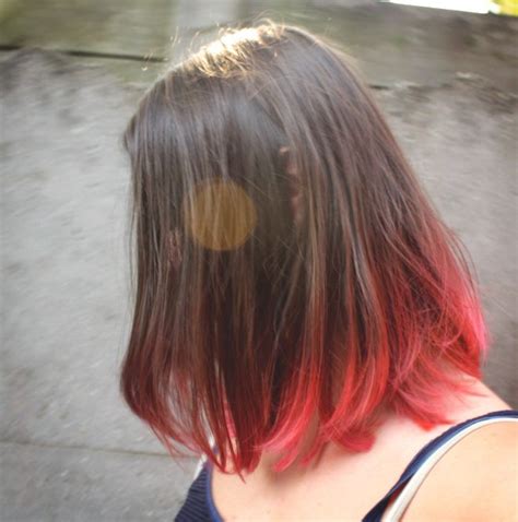 When choosing a highlight shade for dark brown hair, its best to start within one or two shades of your base color.that said, your stylist can work with you to achieve lighter and brighter highlights overtime. Pink Ombre Hair! DIY Tutorial | Cabelo, Cabelo curto ...