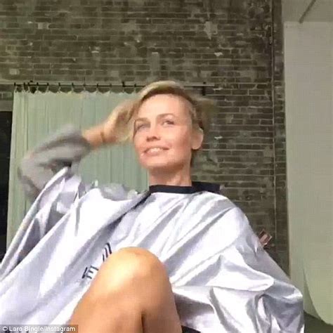 Lara Bingle Flaunts Newly Highlighted Blonde Hairstyle Daily Mail Online