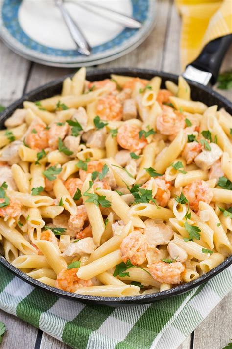This Chicken And Shrimp Alfredo Pasta Is Creamy Hearty And Filling