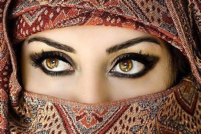 حالة الطقس اليوم فى مصر. بنات ملثمات حلوات, حلويات سكرات جدا وهم يظهرون العيون الساحرة - غرور وكبرياء