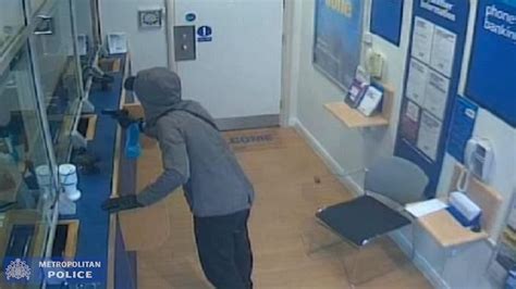 Cctv Footage Shows Dramatic Armed Bank Robbery In London Youtube