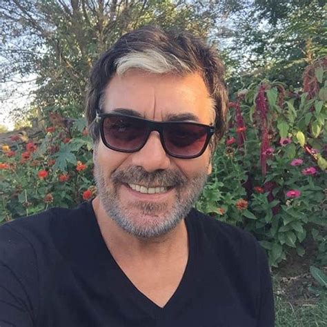 Tiyatro sanatçısı orhan aydın gözaltına alındı.aydın gözaltına alındığını sosyal medya hesabından yaptığı paylaşımla duyurdu. Orhan Aydın Vikipedi