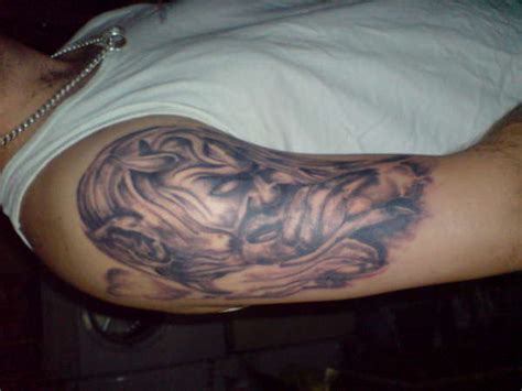 The most recognizable and spellbinding piece on undertaker's right sleeve is the thinking demon, which was done by famous tattoo artist paul booth of last rites tattoo theatre. undertaker tattoo