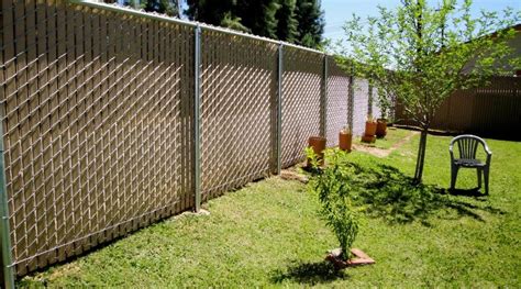 Our product is uv stable, can be pressure washed with plain water and withstands… select decor fence is a classic wire design that makes for an attractive border around lawns and gardens. Six Fun and Funky Ways to Transform your Chain Link ...