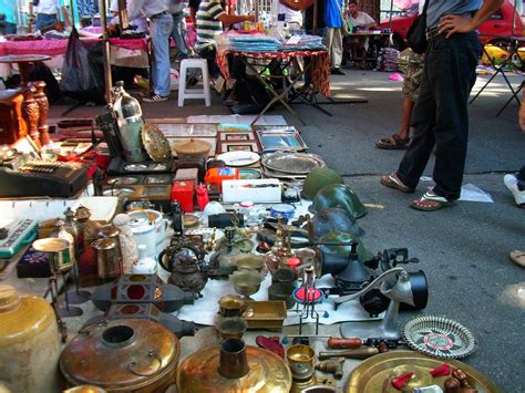 I also talk about a recent situation that has left me feeling memory lane: 6 Lokasi Flea Market Tumpuan di Malaysia..!!! - Selongkar10