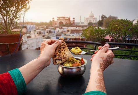 However, for those who do not fancy curry, there's many other options to choose from, just on the fish head alone. Best Street Food in Agra, Famous Food Places in Agra - Treebo