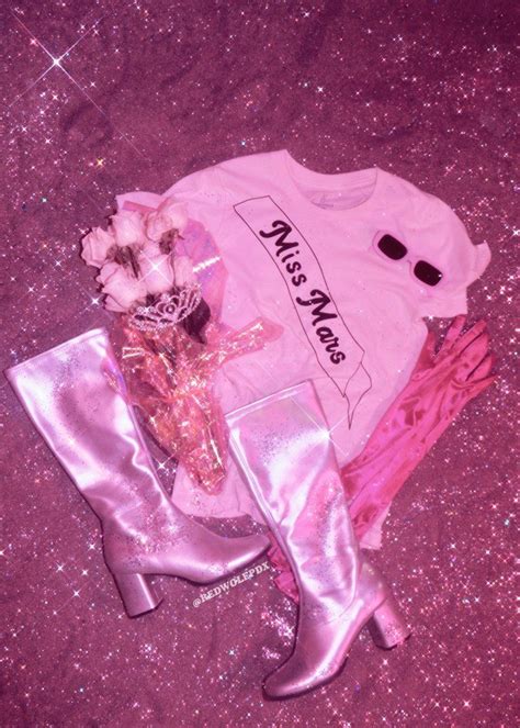Descubra (e salve!) suas próprias imagens e vídeos no we heart it. Miss Mars Tee | Aesthetic fashion, Pastel pink aesthetic, Clothes