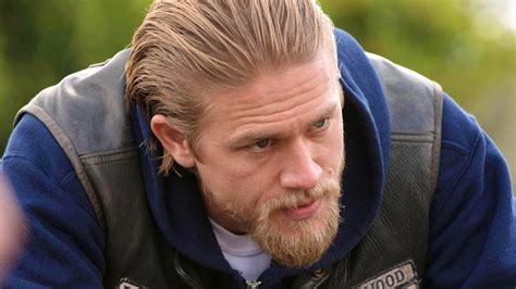 Check Out Sons Of Anarchy Star Charlie Hunnams New Look On The Set