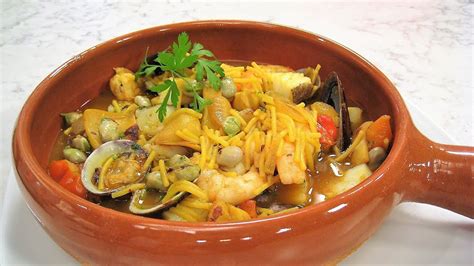 Cazuela de bacalao con fideos - YouTube