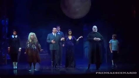 Los Locos Addams Si Eres Un Addams Musical Teatro Youtube