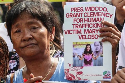 mother of mary jane veloso begs indonesia president to free her abs cbn news
