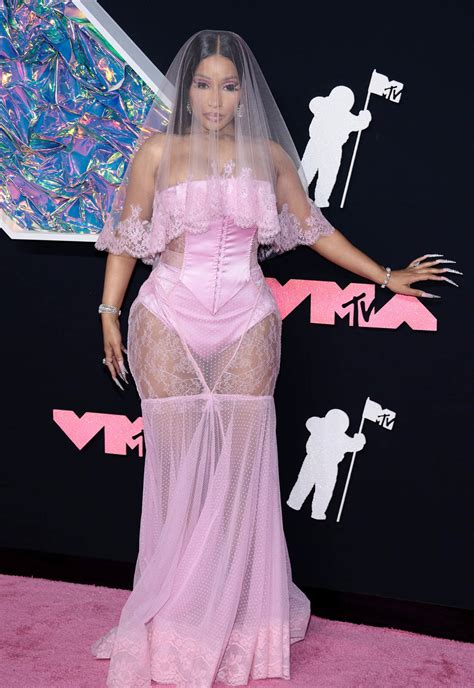 Mtv Vmas Red Carpet See The Most Stylish And Most Outlandish Looks