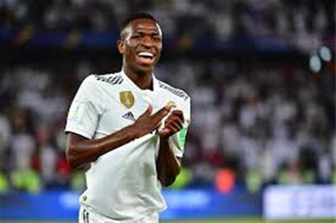 عندما حاول فينيسيوس جونيور تقليد مراوغات نيمار الشهيرة. فينيسيوس جونيور: في ريال مدريد لا توجد أحلام - بطولات