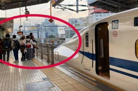 Video viral 16 menit 44 detik merupakan video adik kakak yang tengah berada di sebuah hotel. Bikin Malu Satu Indonesia! Viral Turis RI Membuat Kereta Shinkansen Jepang Telat 10 Menit Karena ...