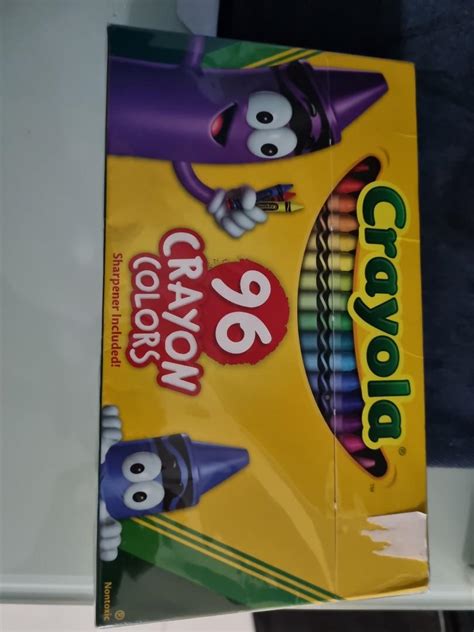 Crayola 96 Crayons Hobbies And Toys Stationery And Craft Art And Prints On