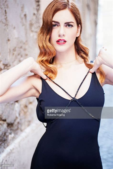 Značajnije uloge je imala u serijama dama pod velom, 1992 i non uccidere. miriam leone | Tumblr | Donne italiane, Ragazze capelli ...