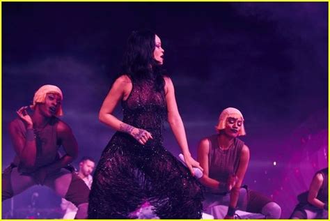 Rihanna S Anti Tour Opening Night Photos Revealed Photo 3605845 Rihanna Pictures Just Jared