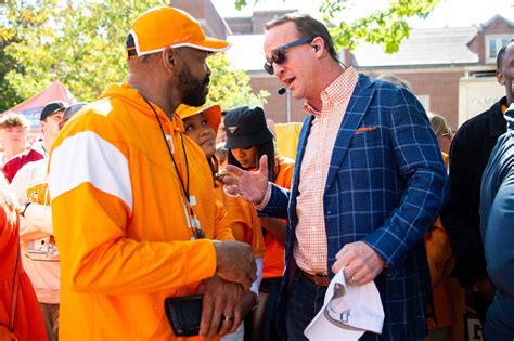 Watch Peyton Manning Light Up Tennessee Victory Cigar After Vols Down