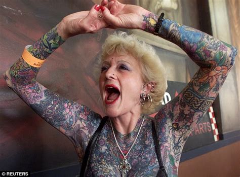 Worlds Most Tattooed Pensioner Isobel Varley Dies Aged 77 Daily Mail Online