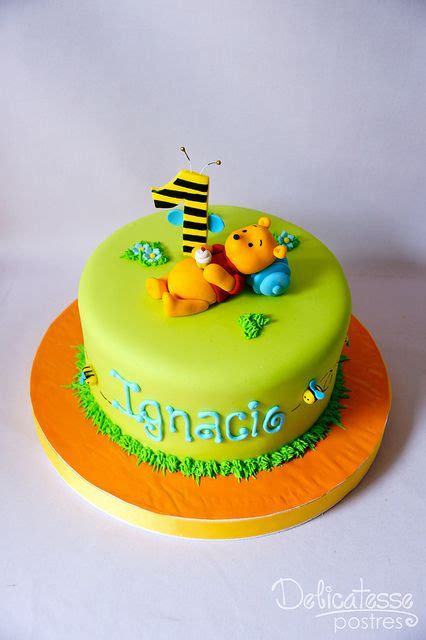 Winnie puuh mottoparty deko und partysets für eine tolle winnie pooh party. Baby Winnie Pooh | Winnie the pooh cake, Baby birthday cakes, First birthday cakes