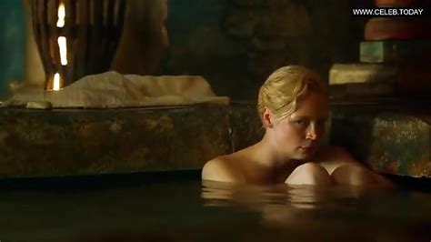 Brienne Of Tarth Taking A Bath With Jamie PORNDROIDS