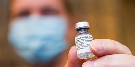 Les personnes de 55 ans et plus pourront obtenir le vaccin d'astrazeneca ou de johnson & johnson sans aucune condition. La "sixième dose" de Pfizer, un défi de plus dans la campagne de vaccination