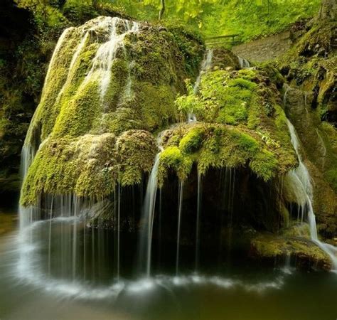 Avem, din păcate, și o veste neplăcută. Cascada Bigar invaluita intr-o perdea de gheata. Cum arata ...
