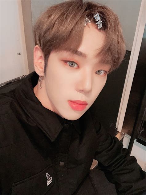 official a c e on twitter [ 에이스 김병관] 초이들 5분 뒤에 브이앱에서 볼까요💕 에이스 초이스 ace choice…