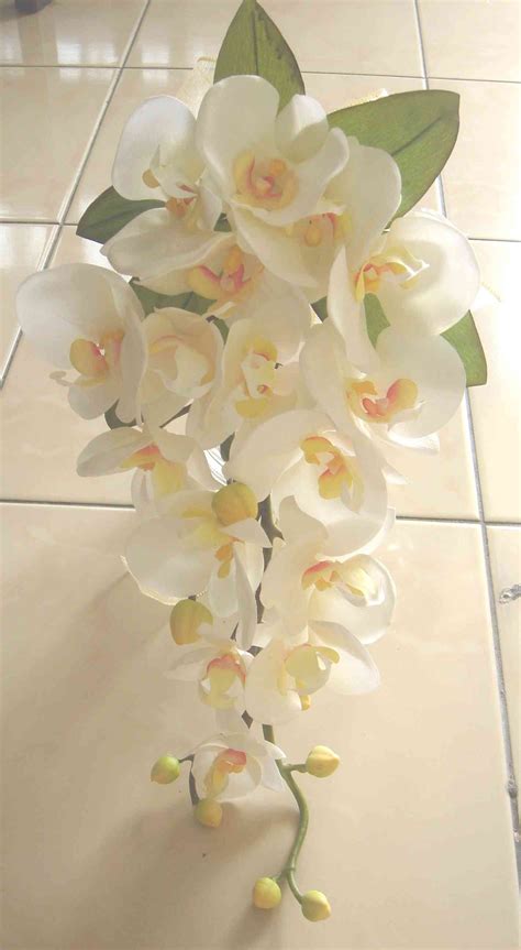 Radiant orchid wedding bouquets brighten your wedding day. DIY Silk orchid cascade bouquet | Orchids wedding flowers ...
