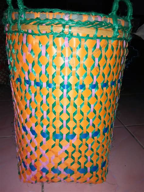 Not recycle grade, not strapping belt to strap box. Koleksi Barangan Sarawak: Bakul Nylon Anyaman Bercorak