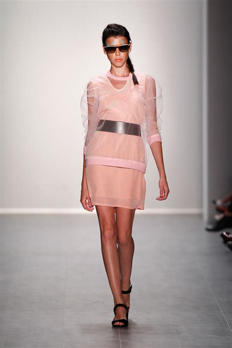 Make up an otome game player‏ @makeupanotome 5 мая. Rebekka Ruetz Show - Mercedes-Benz Fashion Week Spring ...