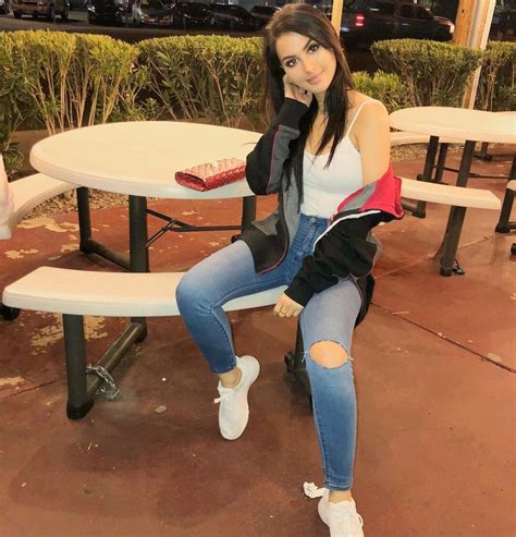 Lia On Instagram “😋” Sssniperwolf Hottest Female Celebrities Casual Chic Outfit