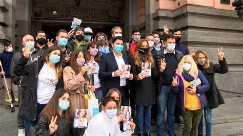 Tolosa Paz viajó en el tren Roca y dialogó con los usuarios Podemos