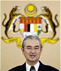 Malaysian prime minister datuk seri abdullah ahmad badawi has urged proton, the country's automobile manufacturer, to begin producing hybrid cars. Datuk Seri Abdullah Ahmad Badawi membidas bekas Perdana ...