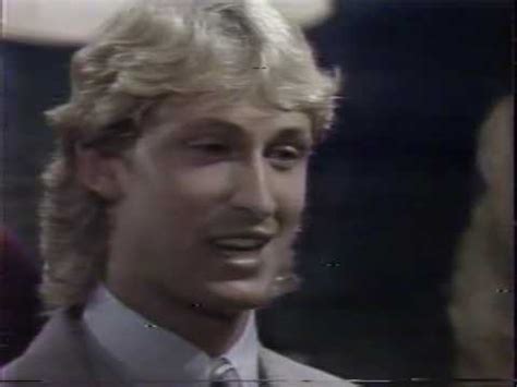 Последние твиты от wayne gretzky (@waynegretzky). Wayne Gretzky: Pop Icon (includes Y&R cameo) - 1984 - YouTube