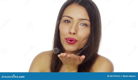 Donna Messicana Sveglia Che Soffia Un Bacio Alla Macchina Fotografica Immagine Stock Immagine